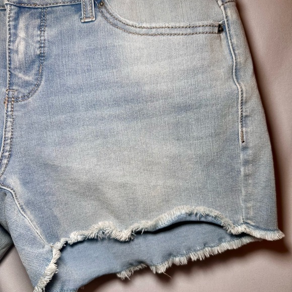 Time and Tru Denim Blue Women's Shorts - Picture 4 of 6